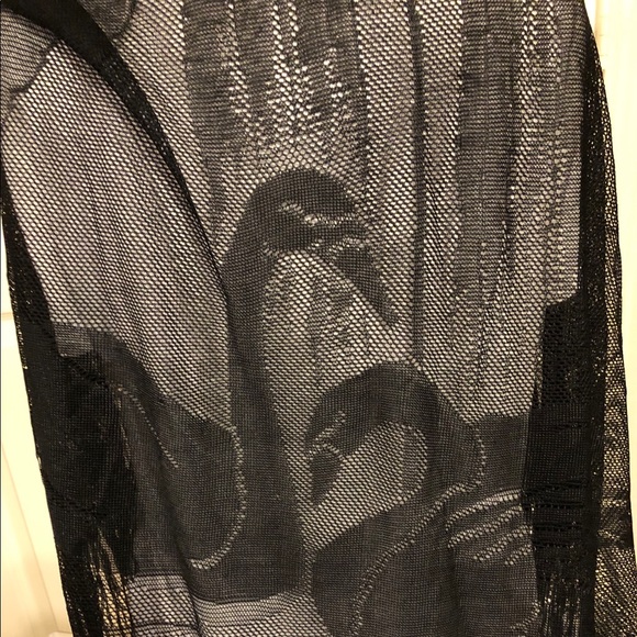 Black shall with swans - Picture 2 of 3